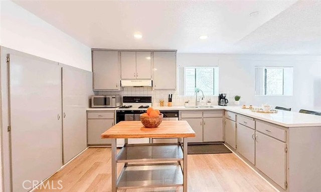 Detail Gallery Image 2 of 5 For 5851 Friends Ave #B,  Whittier,  CA 90601 - 2 Beds | 1/1 Baths