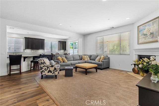 Detail Gallery Image 6 of 44 For 4101 Cottonwood Cir, Lake Elsinore,  CA 92530 - 4 Beds | 3/1 Baths