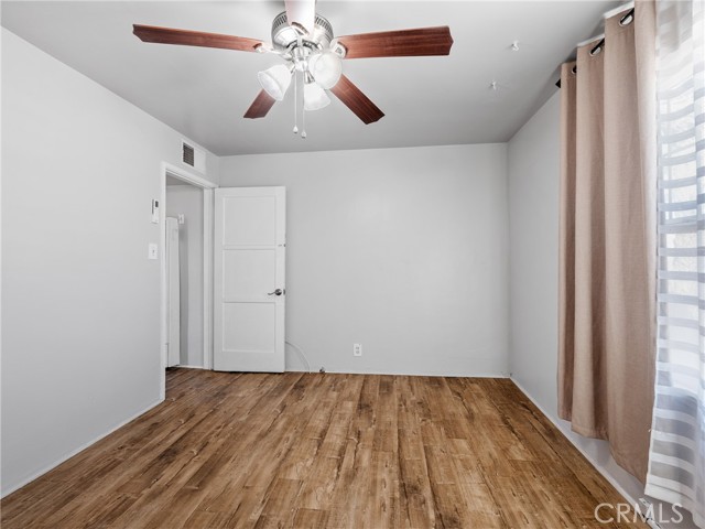 1040 Flora Street, Barstow CA: https://media.crmls.org/medias/ff2c6f6c-4543-4e6d-93ee-d59492551690.jpg