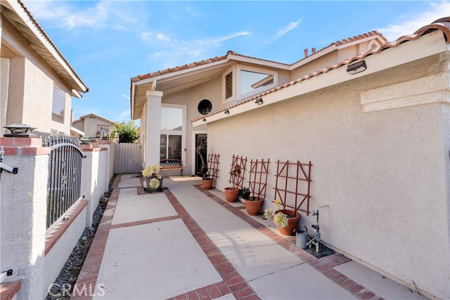 Detail Gallery Image 3 of 28 For 1893 Miramar St, Perris,  CA 92571 - 4 Beds | 2/1 Baths