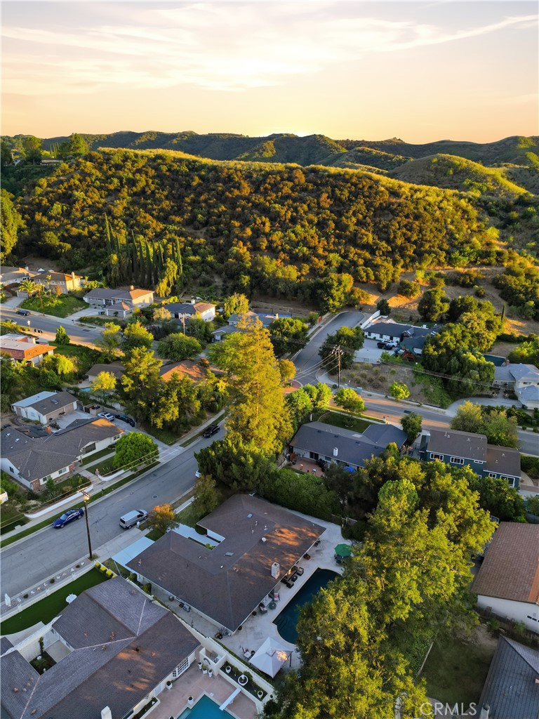 https://media.crmls.org/medias/ff2deb06-406c-4b0d-9139-23e4514d7b47.jpg?preset=X-Large