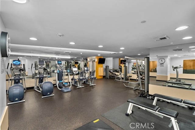 13600 Marina Pointe Dr., Marina del Rey CA: https://media.crmls.org/medias/ff2f6785-2c2e-4677-bf72-843600ad51c0.jpg