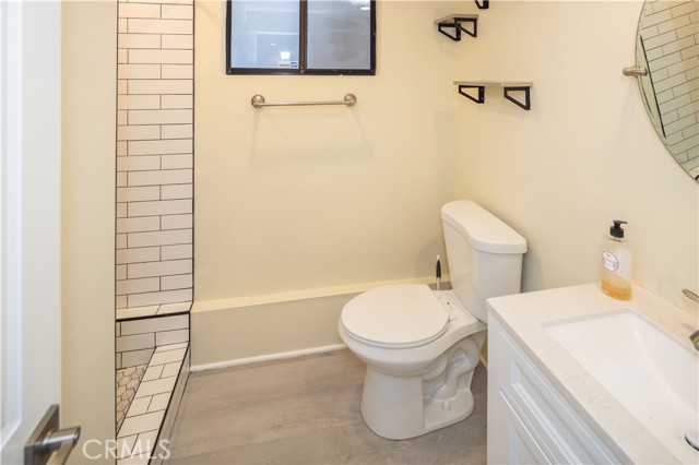 434 Manhattan Avenue, Hermosa Beach CA: https://media.crmls.org/medias/ff2f69a7-5cad-4590-9583-3a01e2179cc0.jpg