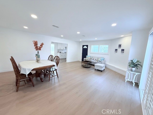 2690 Senasac Avenue, Long Beach CA: https://media.crmls.org/medias/ff2f8fc0-55b9-44f2-b226-5fc0e6642546.jpg