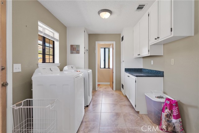 Detail Gallery Image 17 of 51 For 18830 Munsee Rd, Apple Valley,  CA 92307 - 4 Beds | 2/1 Baths