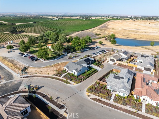 2182 Gamay Lane, Paso Robles CA: https://media.crmls.org/medias/ff313904-b0bc-4df5-aee6-7f92e15ece61.jpg
