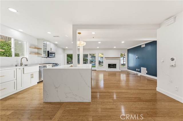 Detail Gallery Image 13 of 36 For 20305 Aetna, Woodland Hills,  CA 91367 - 3 Beds | 2 Baths