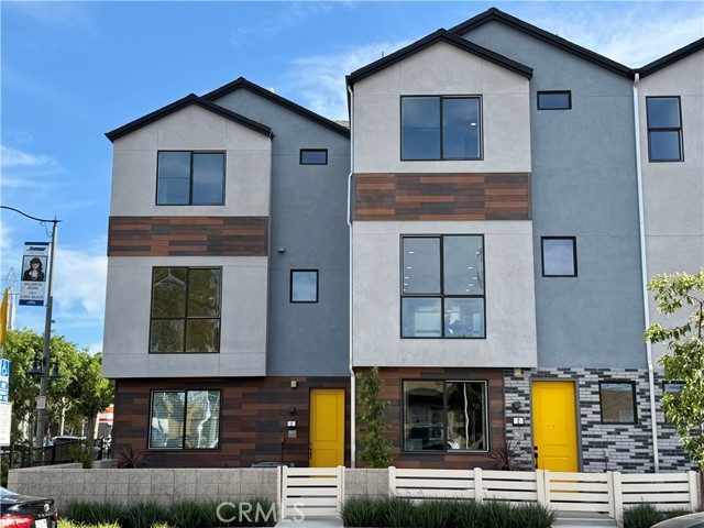 Detail Gallery Image 4 of 29 For 5876 Linden Ave #3, Long Beach,  CA 90805 - 3 Beds | 3/1 Baths