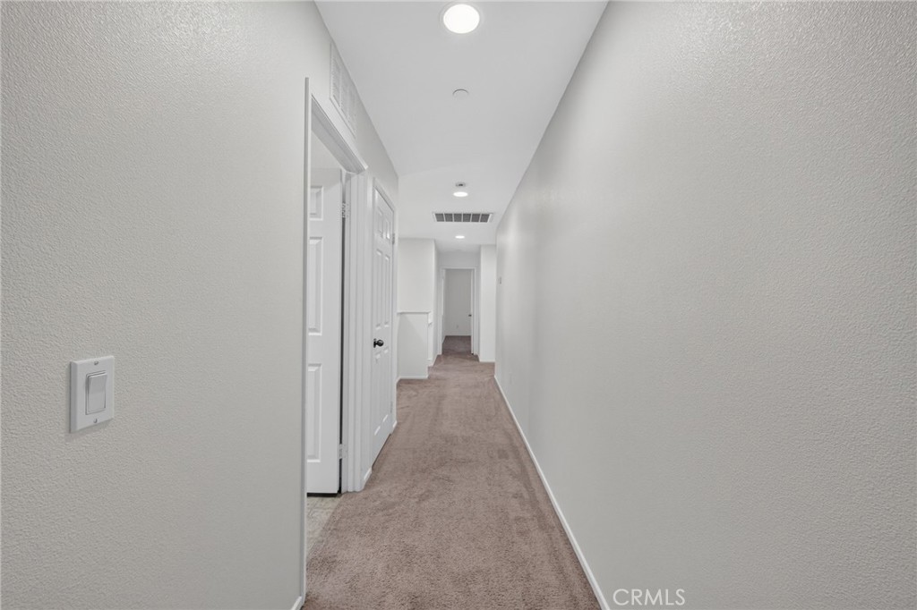 https://media.crmls.org/medias/ff332d99-3df5-4f1d-84b9-472e59100c1b.jpg?preset=X-Large