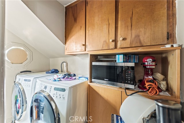 2424 West Boulevard, Los Angeles CA: https://media.crmls.org/medias/ff3340fa-dd85-4eef-bb10-50ce2f471699.jpg