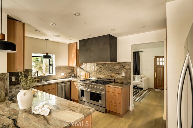 Detail Gallery Image 14 of 42 For 636 Bay, Santa Monica,  CA 90405 - 3 Beds | 3 Baths