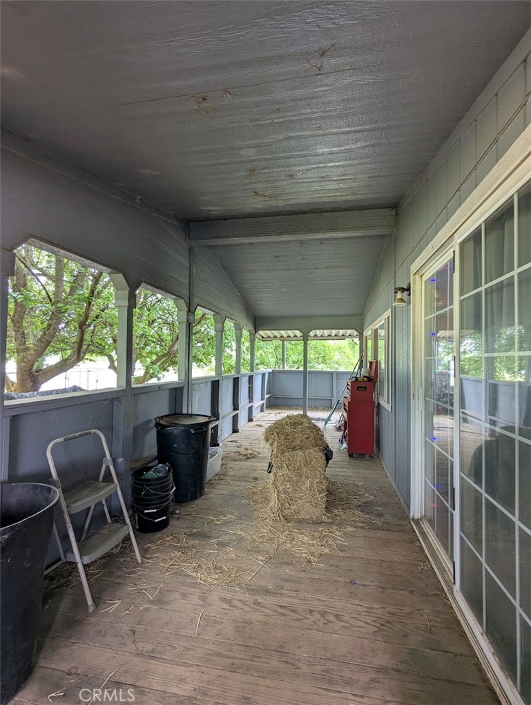 https://media.crmls.org/medias/ff35b527-3839-4bc6-86e6-f1a51da6fbfc.jpg?preset=X-Large
