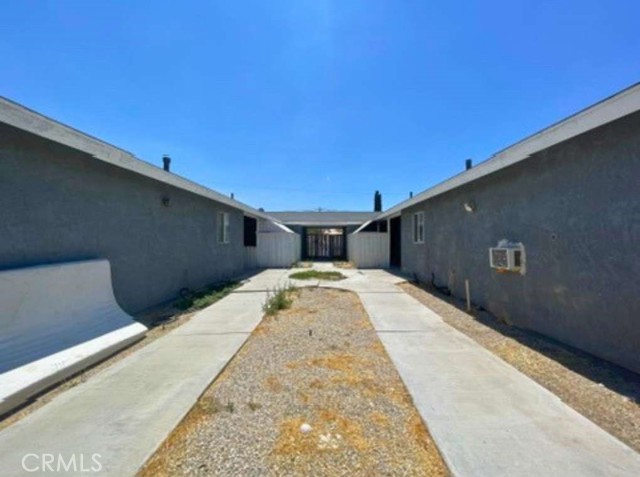 16628 Victor Street, Victorville CA: https://media.crmls.org/medias/ff365435-c6c5-428d-987f-dea0883ebaf9.jpg