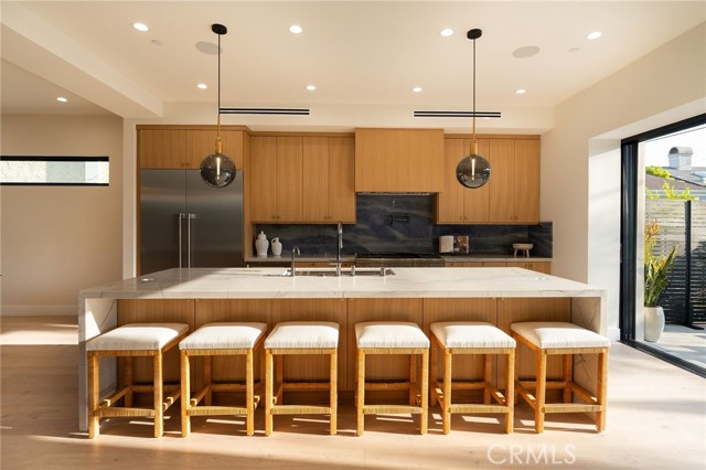 1721 Oak Avenue, Manhattan Beach CA: https://media.crmls.org/medias/ff36a2dd-734c-45bb-b224-7136c6bc9ccb.jpg