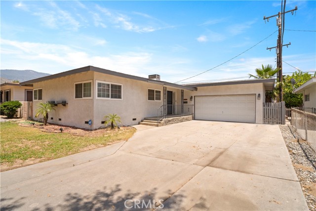 Detail Gallery Image 1 of 1 For 3685 N Golden Ave, San Bernardino,  CA 92404 - 3 Beds | 2 Baths