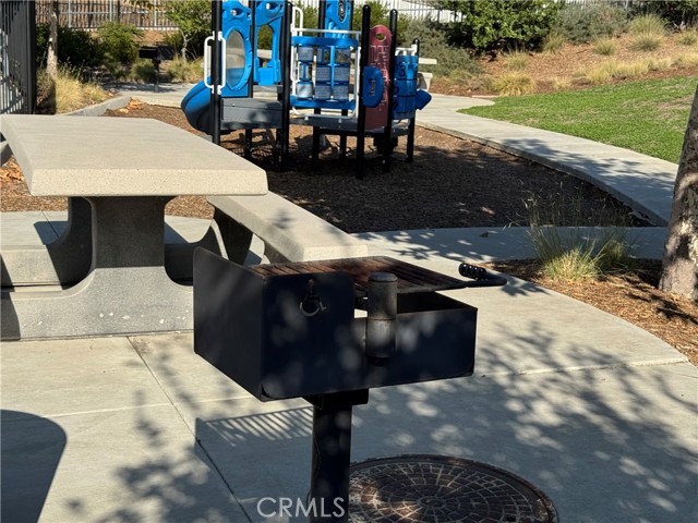 Detail Gallery Image 34 of 35 For 12745 Watt Ln #B,  Sylmar,  CA 91342 - 4 Beds | 3/1 Baths