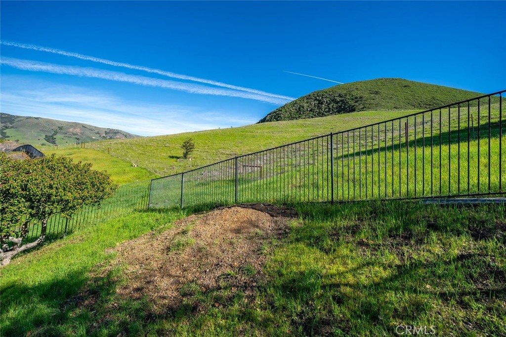 https://media.crmls.org/medias/ff37a342-55b1-4da8-be25-b27a276e82af.jpg?preset=X-Large