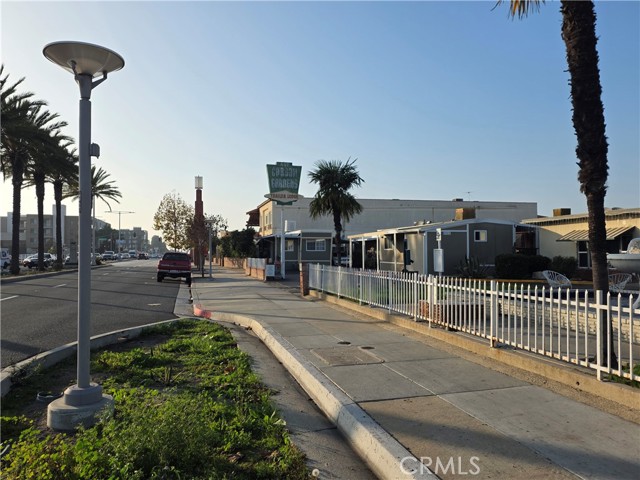 Detail Gallery Image 25 of 27 For 437 W Sp 3a Carson Street, Carson,  CA 90745 - 1 Beds | 1 Baths