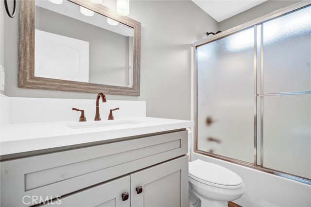 2321 Locust Avenue, Long Beach CA: https://media.crmls.org/medias/ff385f83-950d-4582-aeff-a26228d0a27d.jpg