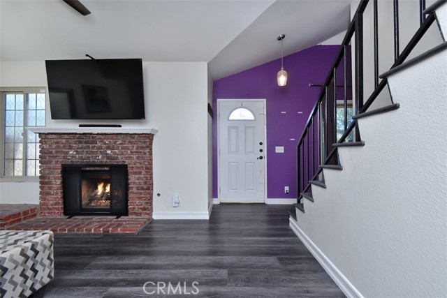 Detail Gallery Image 6 of 38 For 17908 River Cir #1,  Canyon Country,  CA 91387 - 3 Beds | 2 Baths