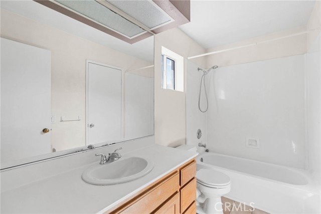 2240 Lago Ventana, Chula Vista CA: https://media.crmls.org/medias/ff394013-5207-4e2f-aa2a-96e312be689a.jpg