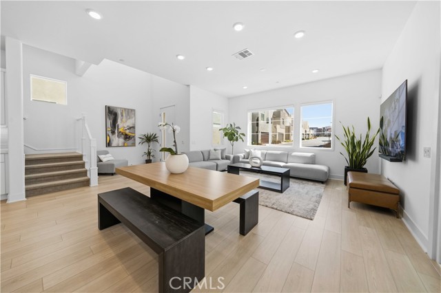 Detail Gallery Image 3 of 69 For 27516 Golden Currant Pl, Valencia,  CA 91381 - 4 Beds | 4/1 Baths