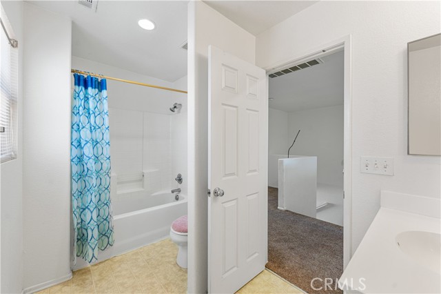 16029 White Mountain Place, Victorville CA: https://media.crmls.org/medias/ff3a9583-9419-49a5-a5e0-9cd2afddbe2d.jpg