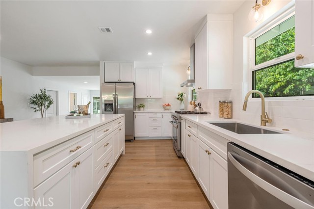 Detail Gallery Image 7 of 35 For 6615 Orion, Van Nuys,  CA 91406 - 3 Beds | 3 Baths