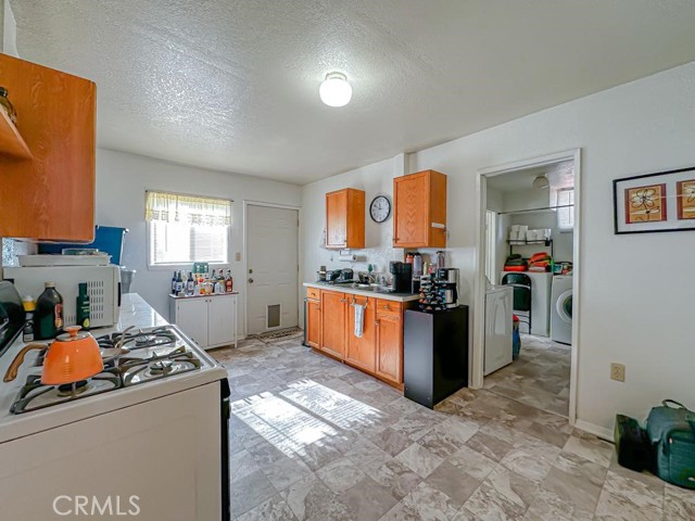 3915 E 11th Street, Long Beach CA: https://media.crmls.org/medias/ff3b0217-734d-41ee-820b-9217ac975337.jpg