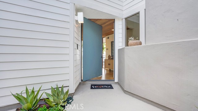 741 Marlin, Laguna Beach CA: https://media.crmls.org/medias/ff3b09c5-02c6-46b7-a69d-267697882869.jpg