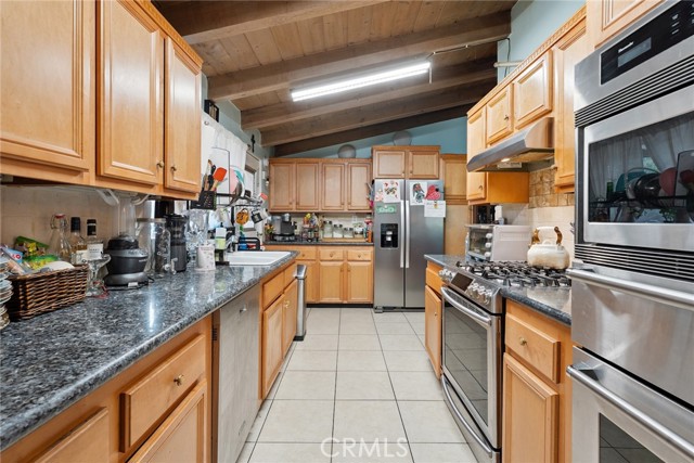 Detail Gallery Image 14 of 19 For 17531 Romar St, Northridge,  CA 91325 - 4 Beds | 2 Baths