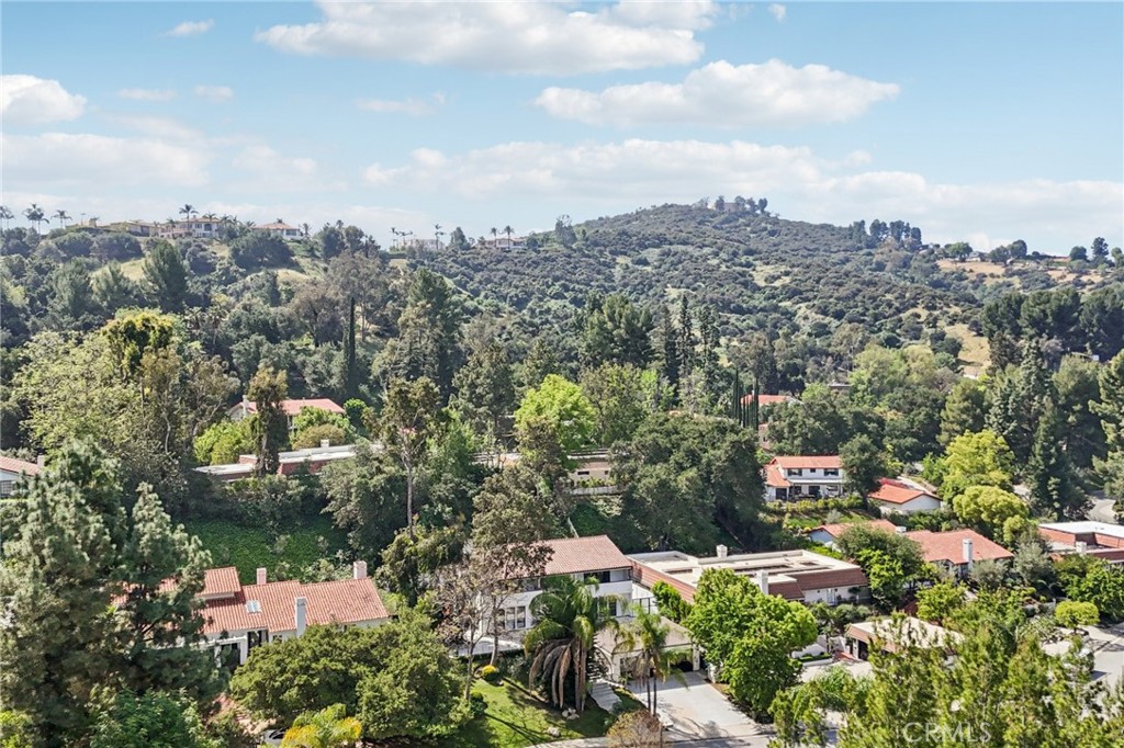 https://media.crmls.org/medias/ff3bf27b-ff93-4848-8282-6880fa468158.jpg?preset=X-Large