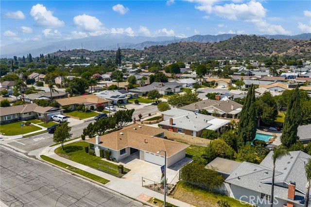 1644 Bradford Drive, Glendora CA: https://media.crmls.org/medias/ff3db9fe-41dd-435b-ab0b-c4d36dce7b14.jpg