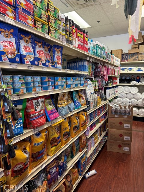 17480 Arrow Boulevard, Fontana CA: https://media.crmls.org/medias/ff3dfd2a-db36-494d-95a1-84c17569187d.jpg