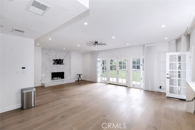 6037 Little Oak Lane, Woodland Hills CA: https://media.crmls.org/medias/ff3e0fc9-e359-44f0-8c78-37feb2e38d1a.jpg
