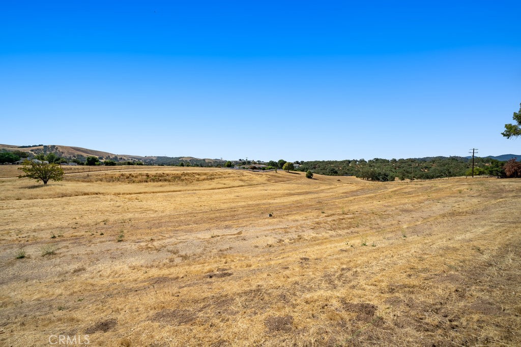 https://media.crmls.org/medias/ff3f567e-f06a-46f5-9014-bea521d34978.jpg?preset=X-Large