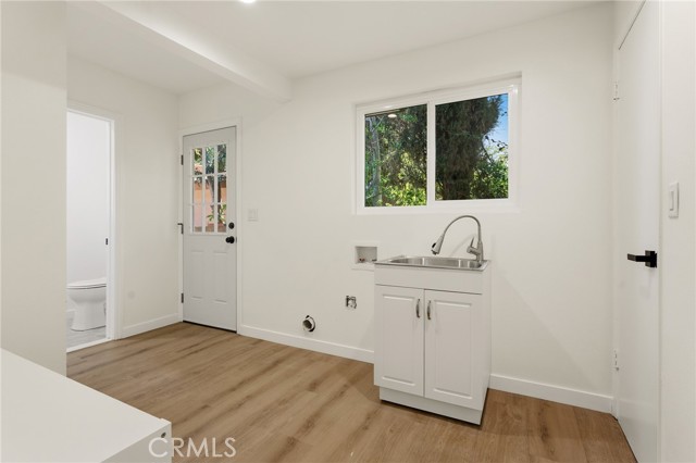 Detail Gallery Image 22 of 51 For 6539 Noble Avenue, Van Nuys,  CA 91411 - 4 Beds | 4 Baths