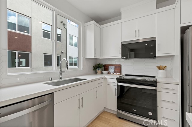 Image 10 of 29 For 585 Lyon Street