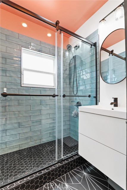 Fully remodeled guest bathroom