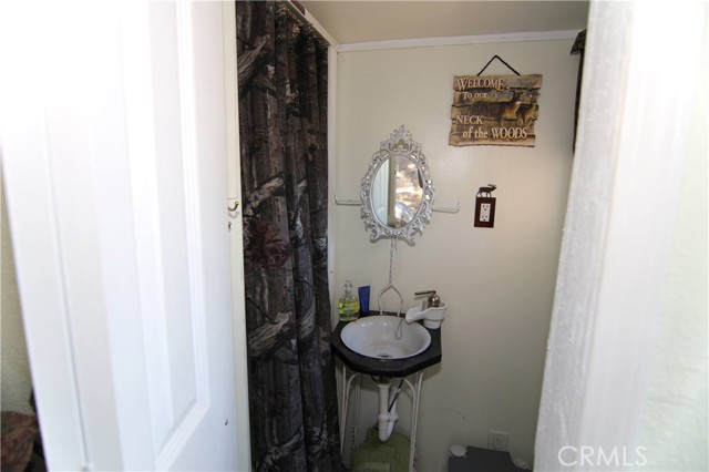 Detail Gallery Image 18 of 24 For 1109 Scenic Way, Rimforest,  CA 92378 - 2 Beds | 1 Baths