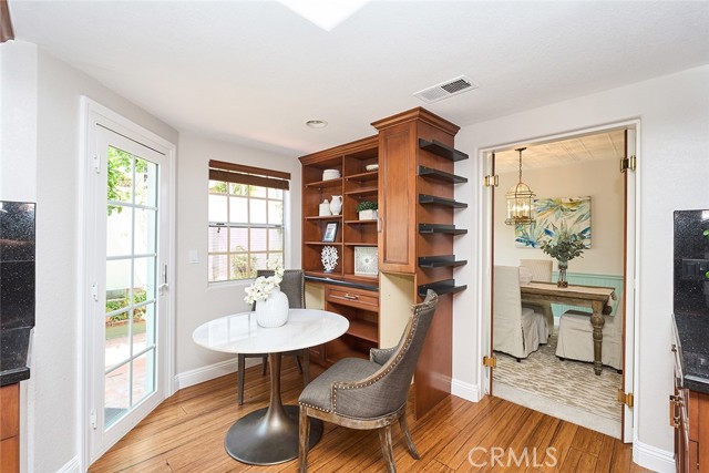 385 Park Avenue, Long Beach CA: https://media.crmls.org/medias/ff434aa9-40e2-4dda-9fb6-89351465d171.jpg