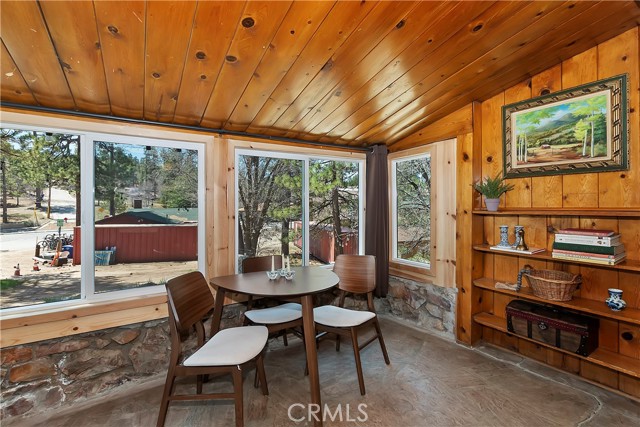 Detail Gallery Image 11 of 59 For 746 Talmadge Rd, Big Bear Lake,  CA 92315 - 3 Beds | 2/1 Baths