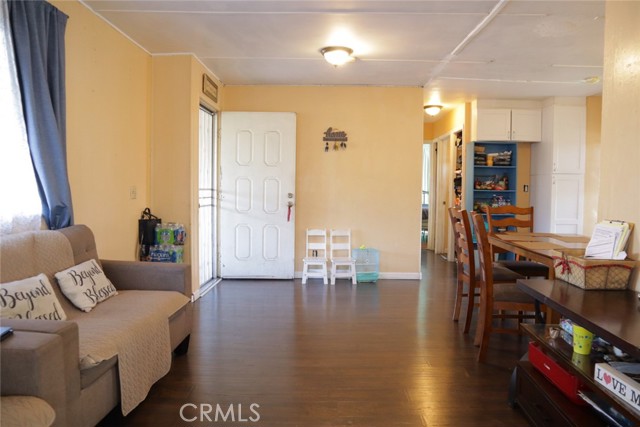 Detail Gallery Image 5 of 19 For 100 W Midway Dr #193,  Anaheim,  CA 92805 - 4 Beds | 2 Baths