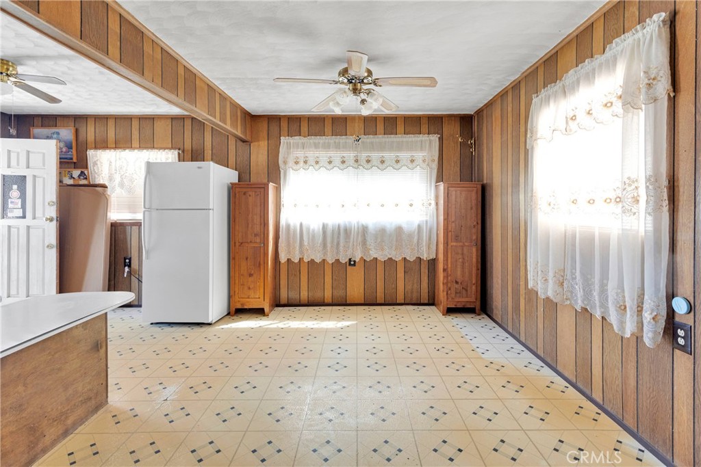 https://media.crmls.org/medias/ff450597-56b4-4abc-80aa-de0fbc6e9d7e.jpg?preset=X-Large