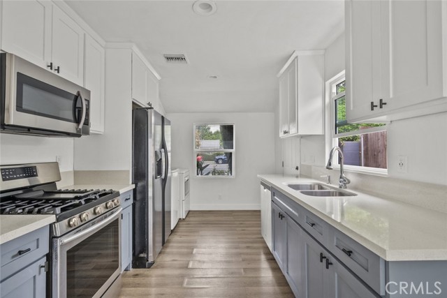 Detail Gallery Image 8 of 33 For 7952 White Oak Ave, Northridge,  CA 91325 - 2 Beds | 1 Baths