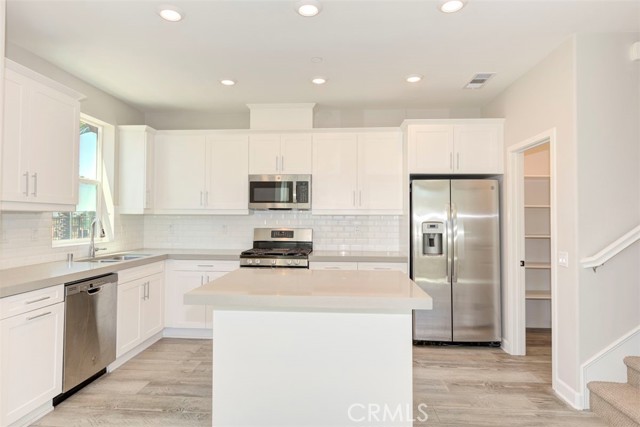 1138 Delpy View Point, Vista CA: https://media.crmls.org/medias/ff45ef8d-acef-46d1-a304-fb4cbc828c64.jpg