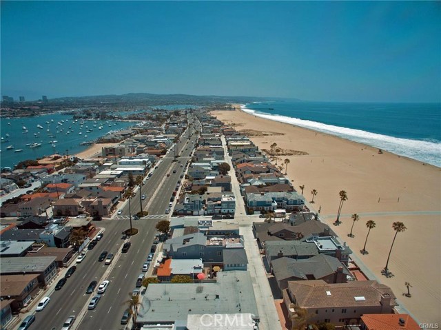 Detail Gallery Image 3 of 18 For 1113 W Balboa Bld #.5,  Newport Beach,  CA 92661 - 3 Beds | 2 Baths