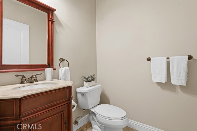 Detail Gallery Image 16 of 39 For 22711 Collins St, Woodland Hills,  CA 91367 - 4 Beds | 3/1 Baths