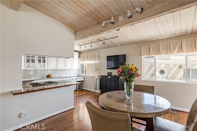 319 26th Place, Manhattan Beach, California 90266, 3 Bedrooms Bedrooms, ,2 BathroomsBathrooms,Residential,Sold,26th,SB22115573