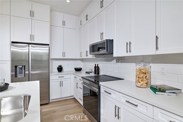 Detail Gallery Image 13 of 33 For 7264 Aura Cir, Huntington Beach,  CA 92647 - 3 Beds | 2/1 Baths